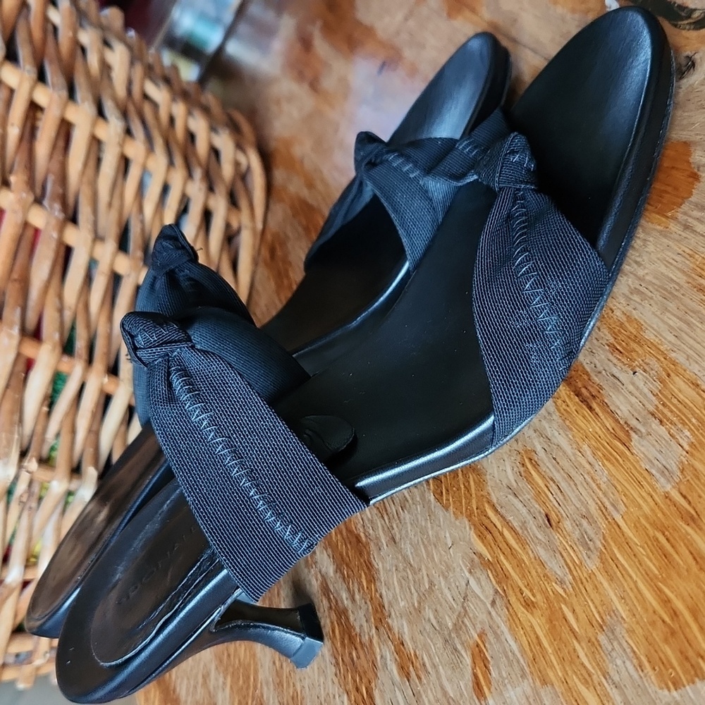 Donald J. Pliner‎ Kitten Heel Slide On Black Leather Sandals Size 9.5 N